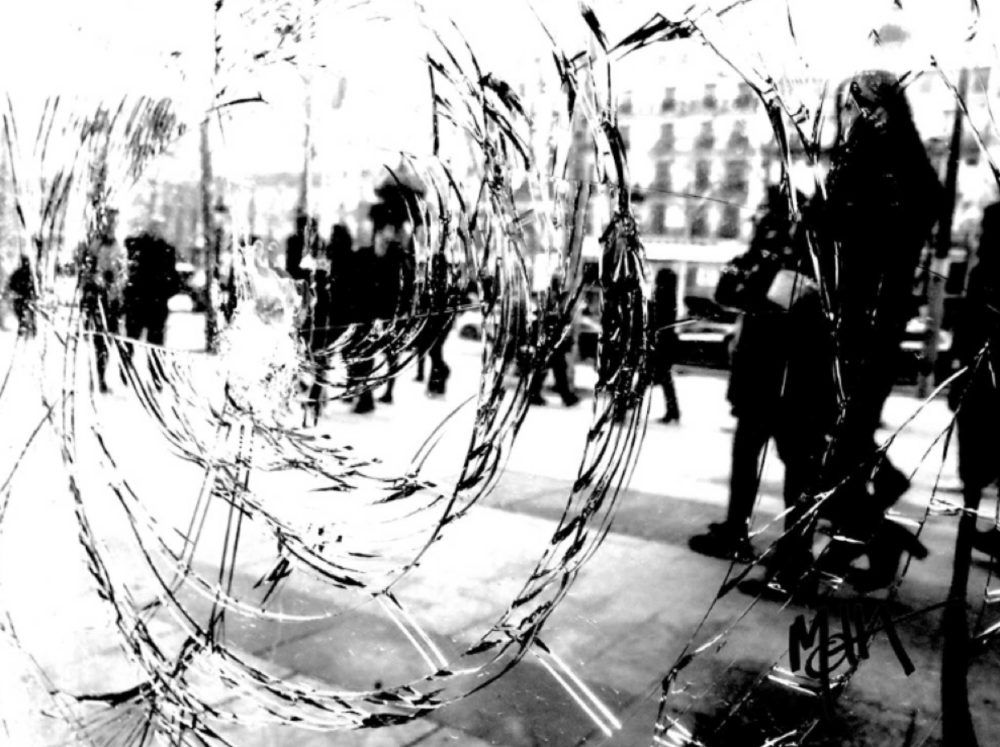 Artiste-photographe, MOHA parcourt la capitale toujours l’oeil alerte, l’appareil à la main, toujours en recherche de situations humaines et urbaines inédites. Il débute ses clichés dans les années 90 qu’il alimente de nombreux voyages notamment en Asie, se découvrant un intérêt prononcé pour les scènes de vie quotidienne mais aussi une sensibilité particulière pour le témoignage social.